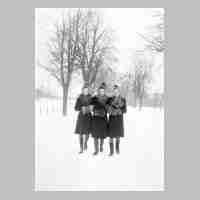 094-0027 Drei -flotte Damen- aus Schirrau in den vierziger Jahren. Waltraud, Eveline und Brigitte Darge.jpg